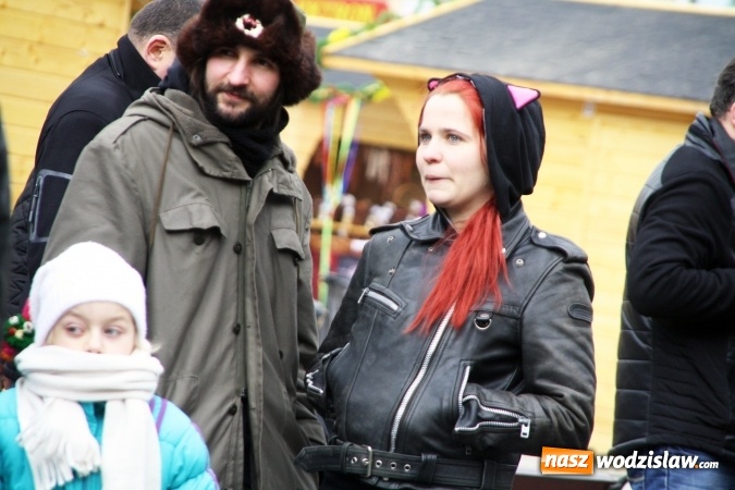 Zdjęcie w galerii na portalu naszwodzislaw.com: Rodzinne grillowanie w klimacie PRL na wodzisławskim rynku  wiadomości z regionu