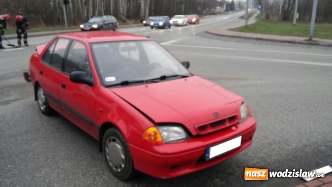 Zdjęcie w galerii na portalu naszwodzislaw.com: Z promilami oraz bez uprawnień usiadł za kierownicę i spowodował wypadek. Dwie osoby trafiły do szpitala wiadomości z regionu