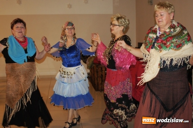 Zdjęcie w galerii na portalu naszwodzislaw.com: Zjazd Cyganek na piątym Babskim Combrze Szlagierowych Babek w Mszanie wiadomości z regionu