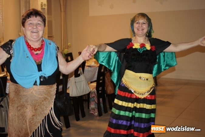 Zdjęcie w galerii na portalu naszwodzislaw.com: Zjazd Cyganek na piątym Babskim Combrze Szlagierowych Babek w Mszanie wiadomości z regionu