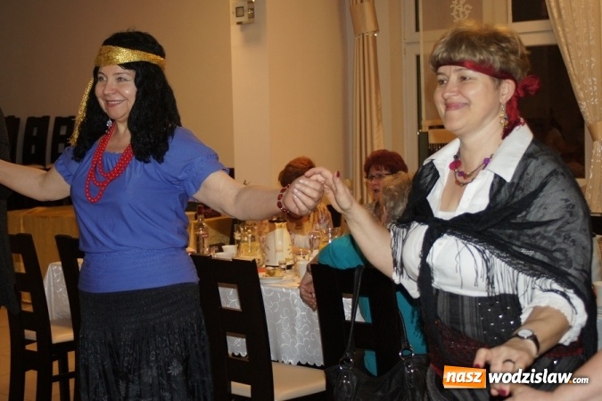 Zdjęcie w galerii na portalu naszwodzislaw.com: Zjazd Cyganek na piątym Babskim Combrze Szlagierowych Babek w Mszanie wiadomości z regionu