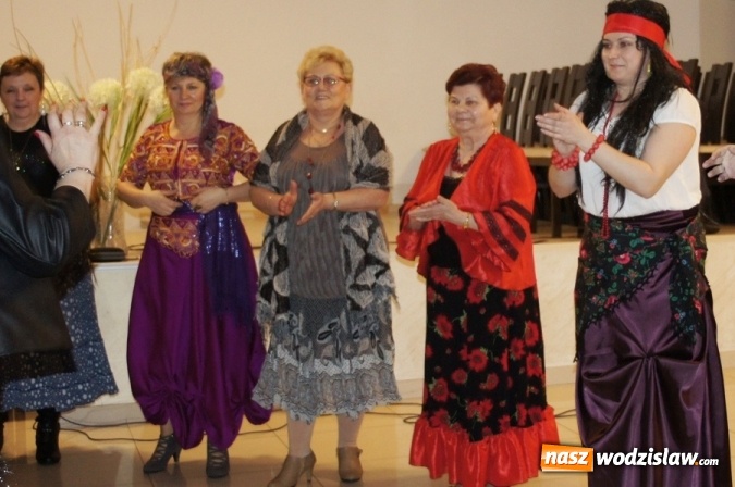 Zdjęcie w galerii na portalu naszwodzislaw.com: Zjazd Cyganek na piątym Babskim Combrze Szlagierowych Babek w Mszanie wiadomości z regionu