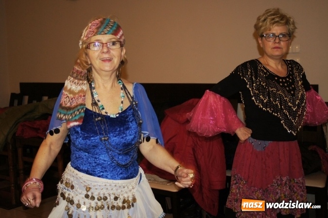 Zdjęcie w galerii na portalu naszwodzislaw.com: Zjazd Cyganek na piątym Babskim Combrze Szlagierowych Babek w Mszanie wiadomości z regionu