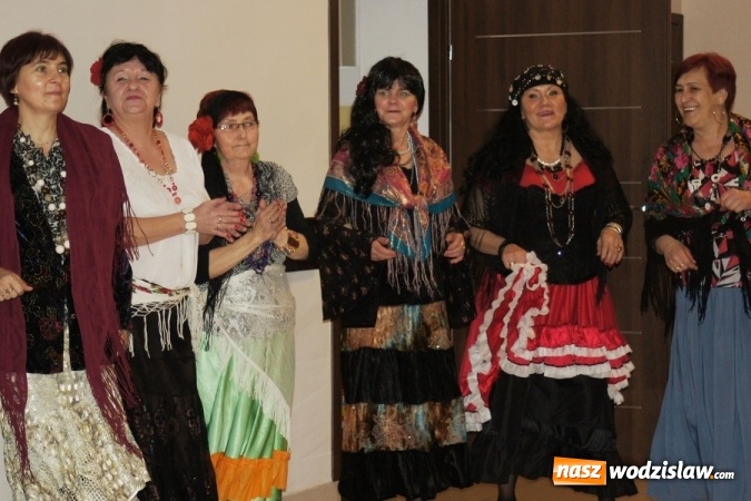 Zdjęcie w galerii na portalu naszwodzislaw.com: Zjazd Cyganek na piątym Babskim Combrze Szlagierowych Babek w Mszanie wiadomości z regionu