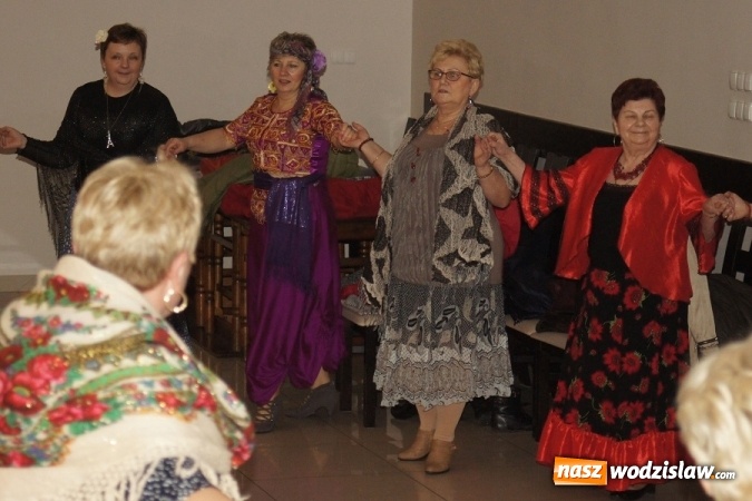 Zdjęcie w galerii na portalu naszwodzislaw.com: Zjazd Cyganek na piątym Babskim Combrze Szlagierowych Babek w Mszanie wiadomości z regionu