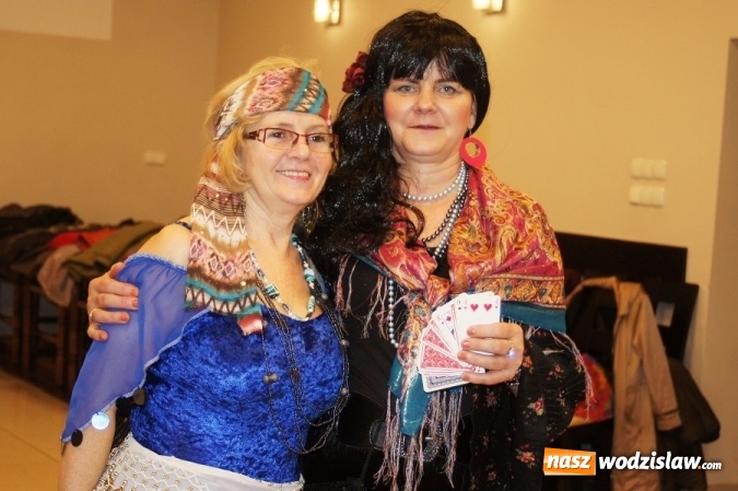 Zdjęcie w galerii na portalu naszwodzislaw.com: Zjazd Cyganek na piątym Babskim Combrze Szlagierowych Babek w Mszanie wiadomości z regionu
