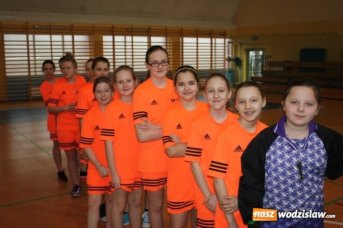Zdjęcie w galerii na portalu naszwodzislaw.com: Słodki smak zwycięstwa dla zawodniczek z SP nr 21 wiadomości z regionu