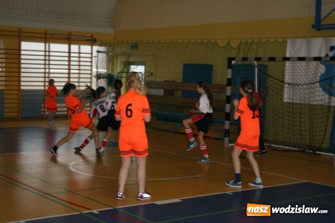 Zdjęcie w galerii na portalu naszwodzislaw.com: Słodki smak zwycięstwa dla zawodniczek z SP nr 21 wiadomości z regionu