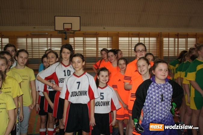 Zdjęcie w galerii na portalu naszwodzislaw.com: Słodki smak zwycięstwa dla zawodniczek z SP nr 21 wiadomości z regionu