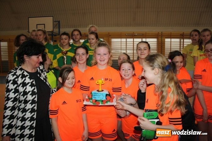 Zdjęcie w galerii na portalu naszwodzislaw.com: Słodki smak zwycięstwa dla zawodniczek z SP nr 21 wiadomości z regionu