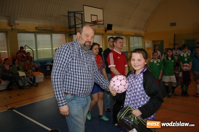 Zdjęcie w galerii na portalu naszwodzislaw.com: Słodki smak zwycięstwa dla zawodniczek z SP nr 21 wiadomości z regionu