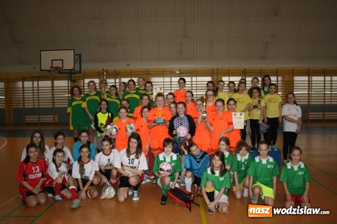 Zdjęcie w galerii na portalu naszwodzislaw.com: Słodki smak zwycięstwa dla zawodniczek z SP nr 21 wiadomości z regionu