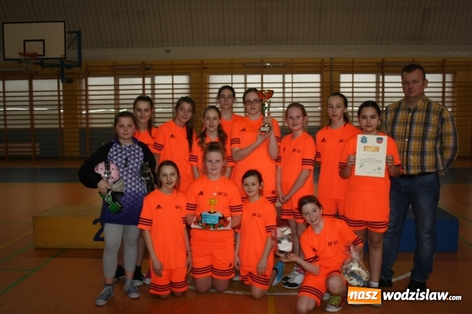 Zdjęcie w galerii na portalu naszwodzislaw.com: Słodki smak zwycięstwa dla zawodniczek z SP nr 21 wiadomości z regionu