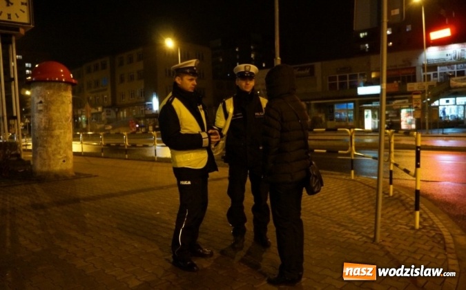 Zdjęcie w galerii na portalu naszwodzislaw.com: Wodzisławscy policjanci namawiali pieszych do dbania o własne bezpieczeństwo  wiadomości z regionu