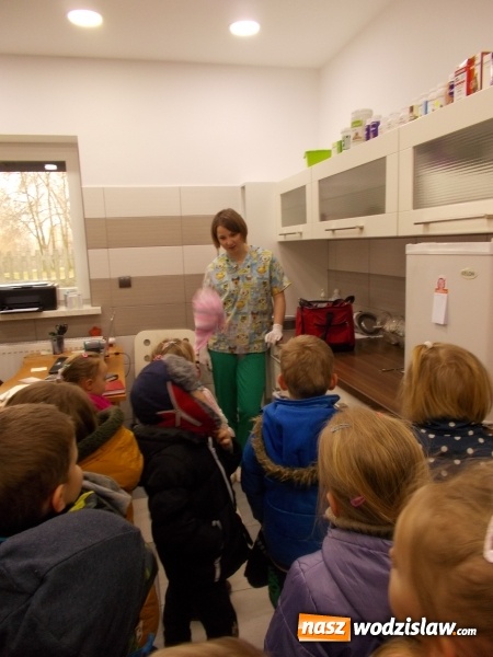 Zdjęcie w galerii na portalu naszwodzislaw.com: Przedszkolaki z PP numer 18 poznają ciekawe zawody. Za nimi spotkanie z weterynarzem  wiadomości z regionu