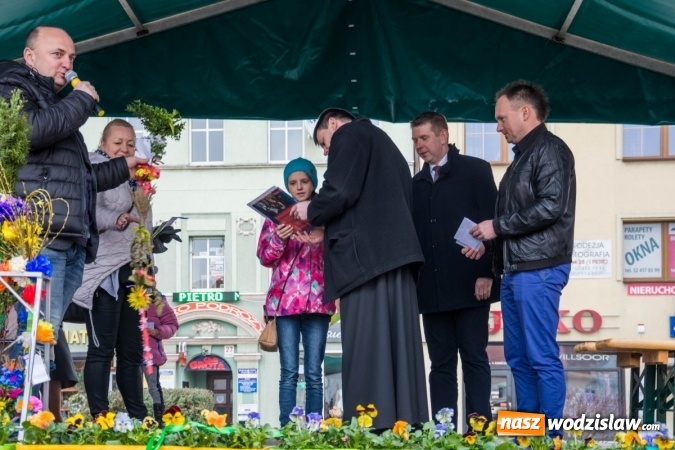 Zdjęcie w galerii na portalu naszwodzislaw.com: Niedziela Palmowa na wodzisławskim Rynku wiadomości z regionu