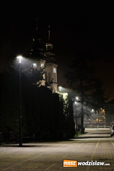 Zdjęcie w galerii na portalu naszwodzislaw.com: Radlin: Nowe oświetlenie ledowe w centrum  wiadomości z regionu
