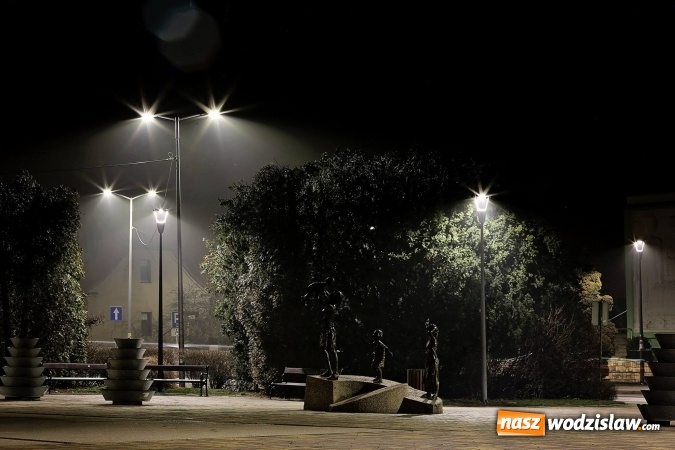 Zdjęcie w galerii na portalu naszwodzislaw.com: Radlin: Nowe oświetlenie ledowe w centrum  wiadomości z regionu