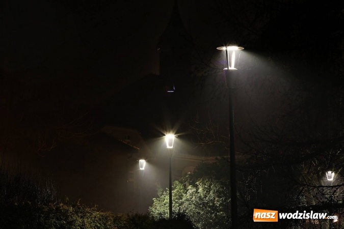 Zdjęcie w galerii na portalu naszwodzislaw.com: Radlin: Nowe oświetlenie ledowe w centrum  wiadomości z regionu