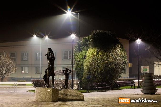 Zdjęcie w galerii na portalu naszwodzislaw.com: Radlin: Nowe oświetlenie ledowe w centrum  wiadomości z regionu