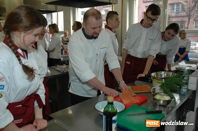 Zdjęcie w galerii na portalu naszwodzislaw.com: Robert Sowa gotował w wodzisławskim Ekonomiku  wiadomości z regionu
