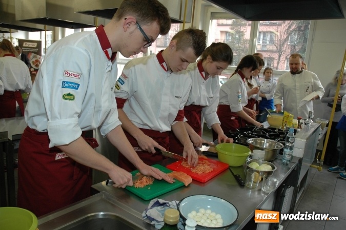 Zdjęcie w galerii na portalu naszwodzislaw.com: Robert Sowa gotował w wodzisławskim Ekonomiku  wiadomości z regionu
