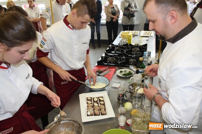 Zdjęcie w galerii na portalu naszwodzislaw.com: Robert Sowa gotował w wodzisławskim Ekonomiku  wiadomości z regionu