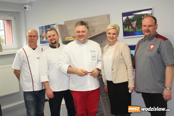 Zdjęcie w galerii na portalu naszwodzislaw.com: Robert Sowa gotował w wodzisławskim Ekonomiku  wiadomości z regionu