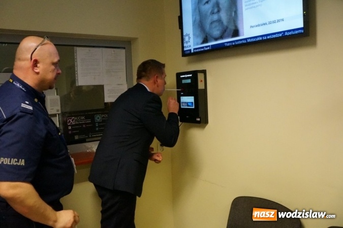 Zdjęcie w galerii na portalu naszwodzislaw.com: Samoobsługowy alkomat od dzisiaj w wodzisławskiej komendzie wiadomości z regionu