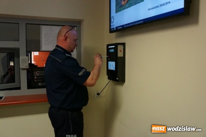 Zdjęcie w galerii na portalu naszwodzislaw.com: Samoobsługowy alkomat od dzisiaj w wodzisławskiej komendzie wiadomości z regionu