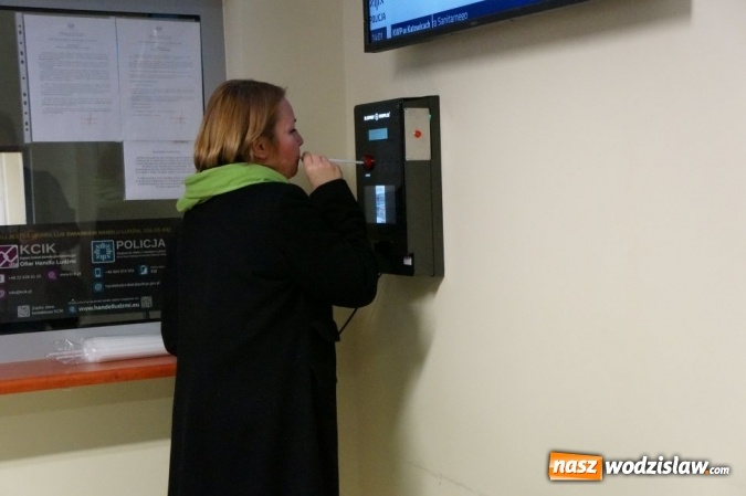 Zdjęcie w galerii na portalu naszwodzislaw.com: Samoobsługowy alkomat od dzisiaj w wodzisławskiej komendzie wiadomości z regionu