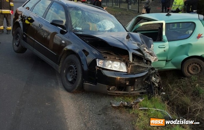 Zdjęcie w galerii na portalu naszwodzislaw.com: Zderzenie osobówek w Mszanie. Trzy osoby ranne wiadomości z regionu