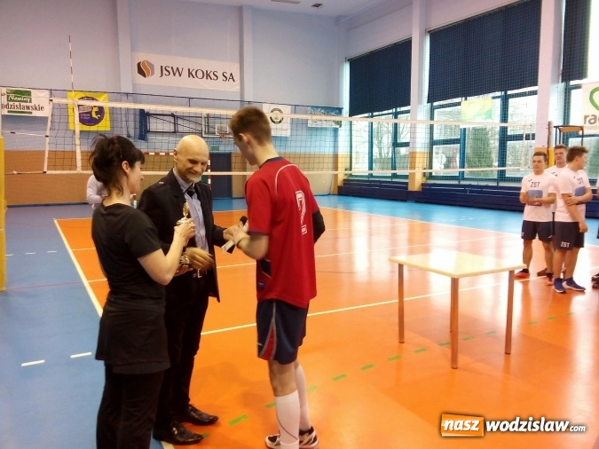 Zdjęcie w galerii na portalu naszwodzislaw.com:  Siatkarze z rydułtowskiego liceum najlepsi w powiecie i rejonie  wiadomości z regionu