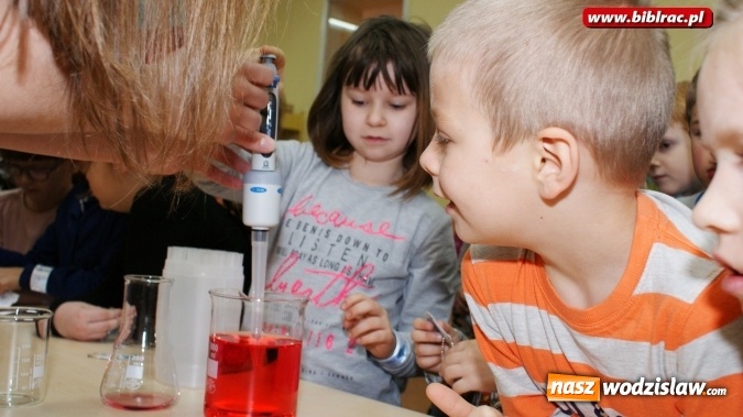 Zdjęcie w galerii na portalu naszwodzislaw.com: Światowy Dzień Wody z Wodociągami w raciborskiej bibliotece wiadomości z regionu