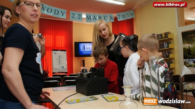 Zdjęcie w galerii na portalu naszwodzislaw.com: Światowy Dzień Wody z Wodociągami w raciborskiej bibliotece wiadomości z regionu