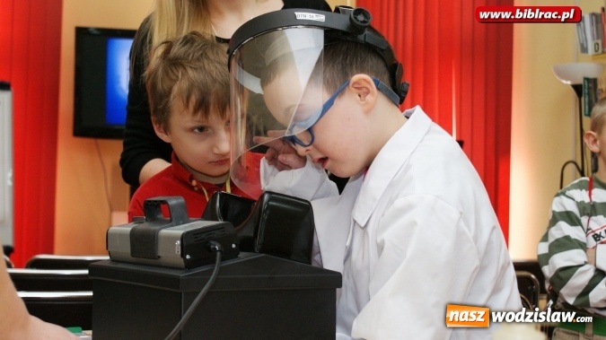 Zdjęcie w galerii na portalu naszwodzislaw.com: Światowy Dzień Wody z Wodociągami w raciborskiej bibliotece wiadomości z regionu