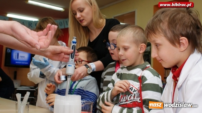 Zdjęcie w galerii na portalu naszwodzislaw.com: Światowy Dzień Wody z Wodociągami w raciborskiej bibliotece wiadomości z regionu
