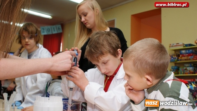 Zdjęcie w galerii na portalu naszwodzislaw.com: Światowy Dzień Wody z Wodociągami w raciborskiej bibliotece wiadomości z regionu