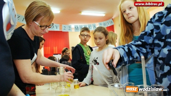Zdjęcie w galerii na portalu naszwodzislaw.com: Światowy Dzień Wody z Wodociągami w raciborskiej bibliotece wiadomości z regionu