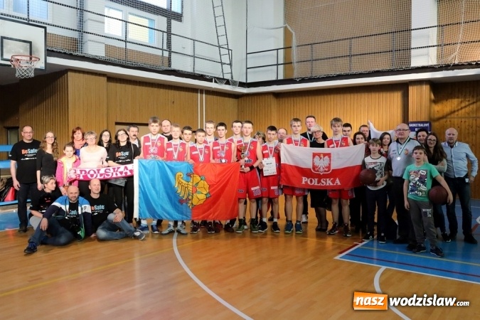 Zdjęcie w galerii na portalu naszwodzislaw.com: Srebrny medal dla koszykarzy MKS Wodzisław Śląski w turnieju 