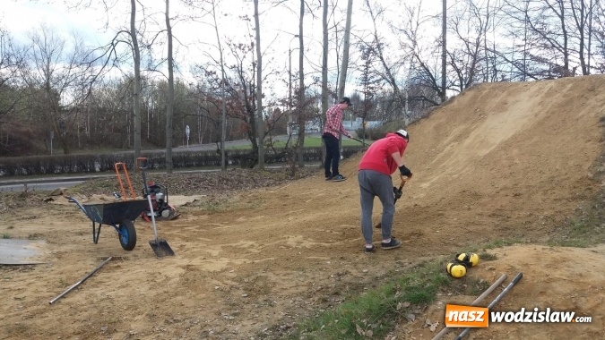 Zdjęcie w galerii na portalu naszwodzislaw.com: Przedsezonowe prace na Trzech Wzgórzach  wiadomości z regionu