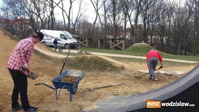 Zdjęcie w galerii na portalu naszwodzislaw.com: Przedsezonowe prace na Trzech Wzgórzach  wiadomości z regionu