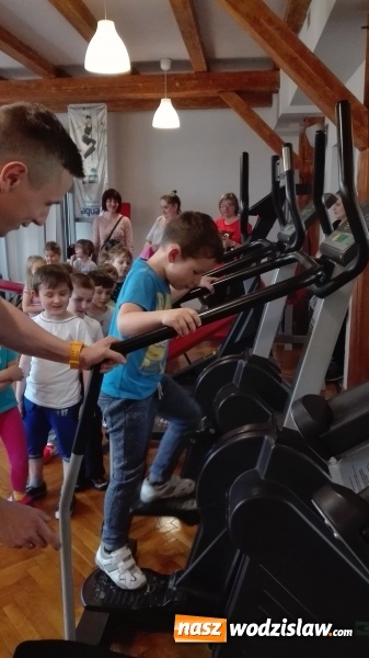 Zdjęcie w galerii na portalu naszwodzislaw.com: Przedszkolaki z PP numer 6 w klubie fitness  wiadomości z regionu
