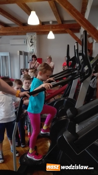Zdjęcie w galerii na portalu naszwodzislaw.com: Przedszkolaki z PP numer 6 w klubie fitness  wiadomości z regionu