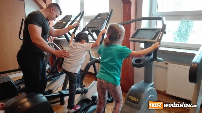 Zdjęcie w galerii na portalu naszwodzislaw.com: Przedszkolaki z PP numer 6 w klubie fitness  wiadomości z regionu