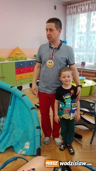 Zdjęcie w galerii na portalu naszwodzislaw.com: Co to jest kite skiing? W PP nr 6 rodzice opowiadają dzieciom o swoich pasjach wiadomości z regionu