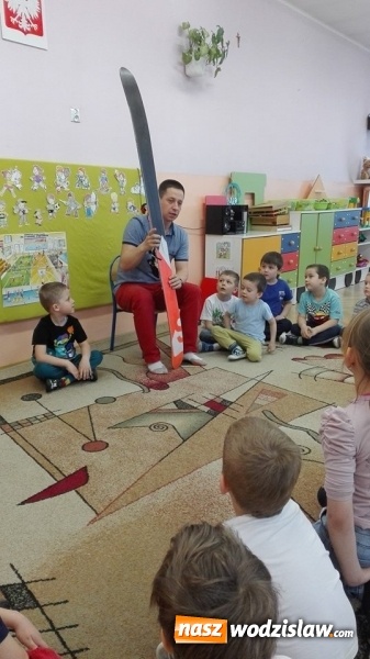 Zdjęcie w galerii na portalu naszwodzislaw.com: Co to jest kite skiing? W PP nr 6 rodzice opowiadają dzieciom o swoich pasjach wiadomości z regionu