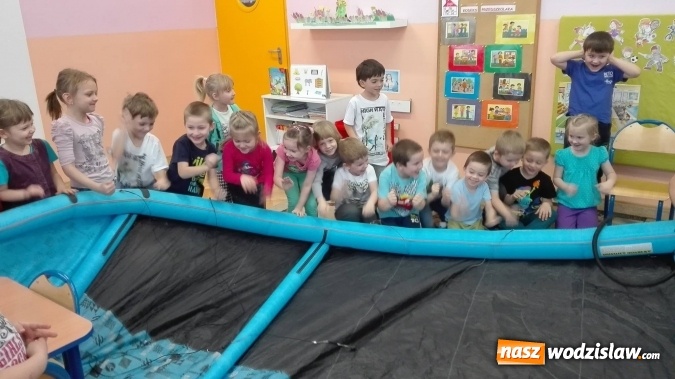 Zdjęcie w galerii na portalu naszwodzislaw.com: Co to jest kite skiing? W PP nr 6 rodzice opowiadają dzieciom o swoich pasjach wiadomości z regionu