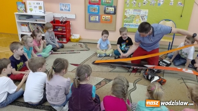 Zdjęcie w galerii na portalu naszwodzislaw.com: Co to jest kite skiing? W PP nr 6 rodzice opowiadają dzieciom o swoich pasjach wiadomości z regionu