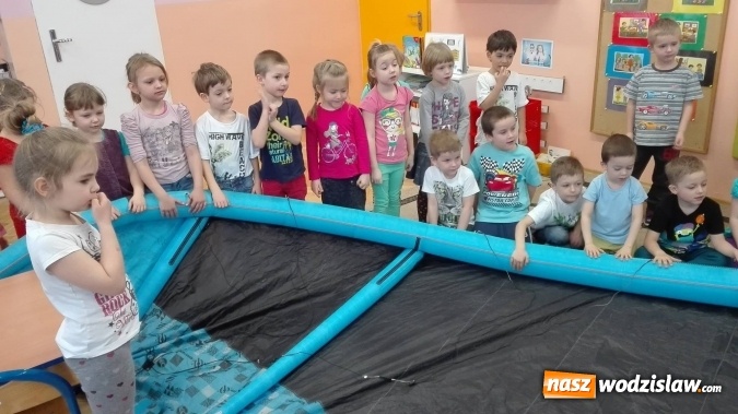 Zdjęcie w galerii na portalu naszwodzislaw.com: Co to jest kite skiing? W PP nr 6 rodzice opowiadają dzieciom o swoich pasjach wiadomości z regionu